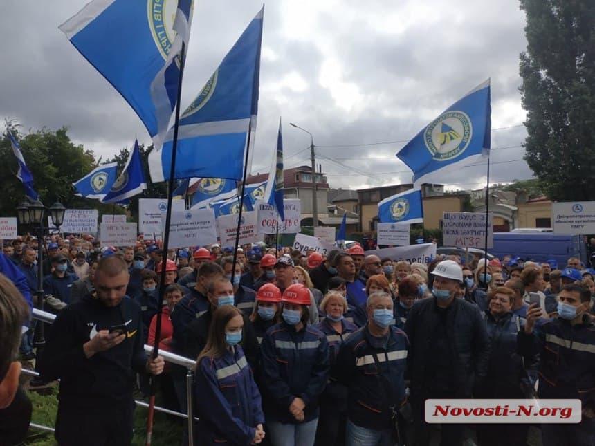 Митинг рабочих под судом / фото «Новости N» Митинг рабочих под судом / фото «Новости N»