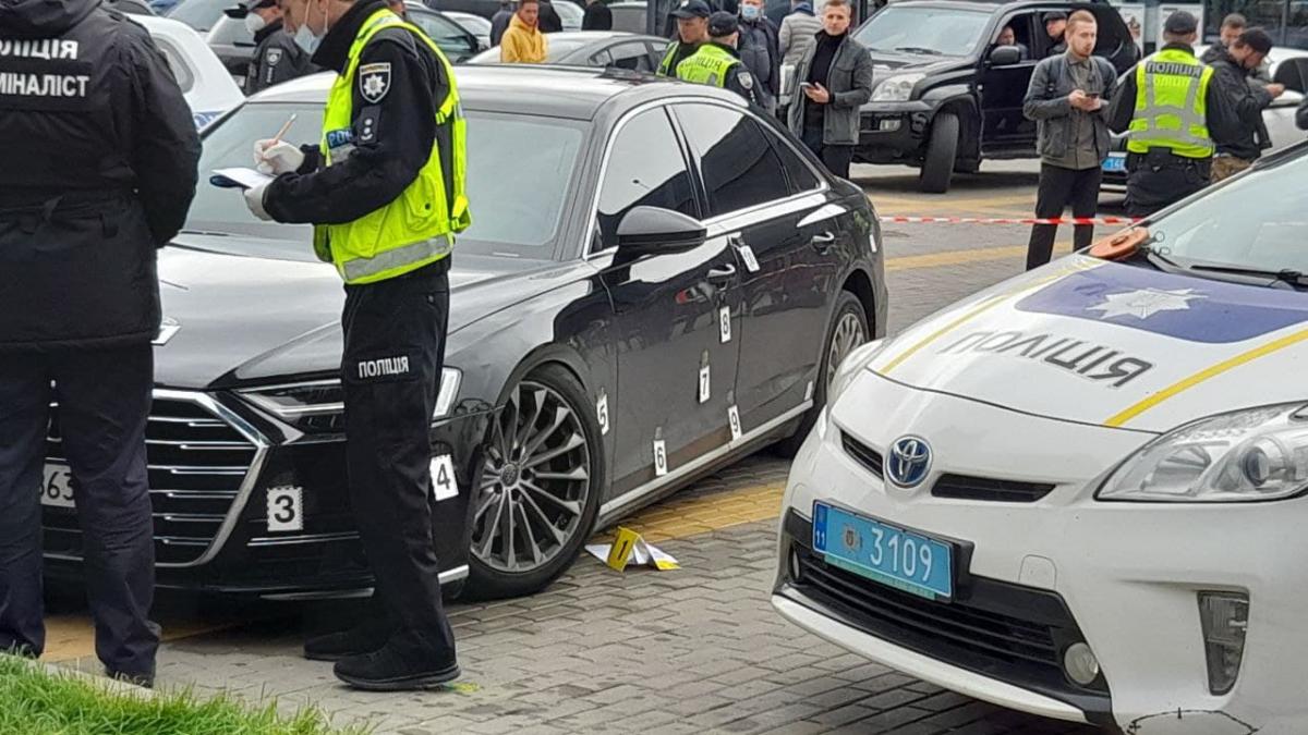 В авто Шефіра стріляли / фото УНІАН, Дмитро Хилюк В авто Шефіра стріляли / фото УНІАН, Дмитро Хилюк