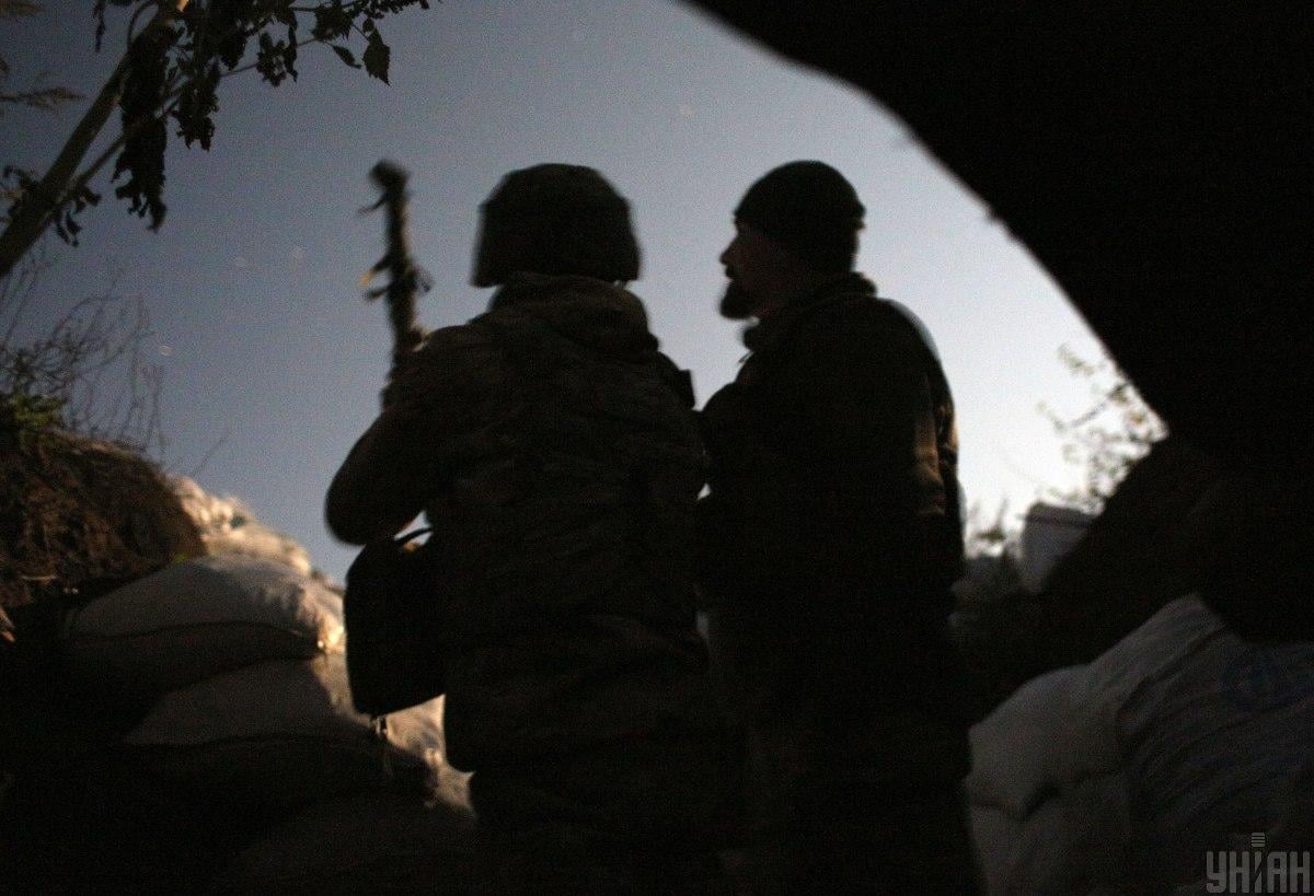 Прибор помогает украинским военным ночью / фото УНИАН, Анатолий Степанов