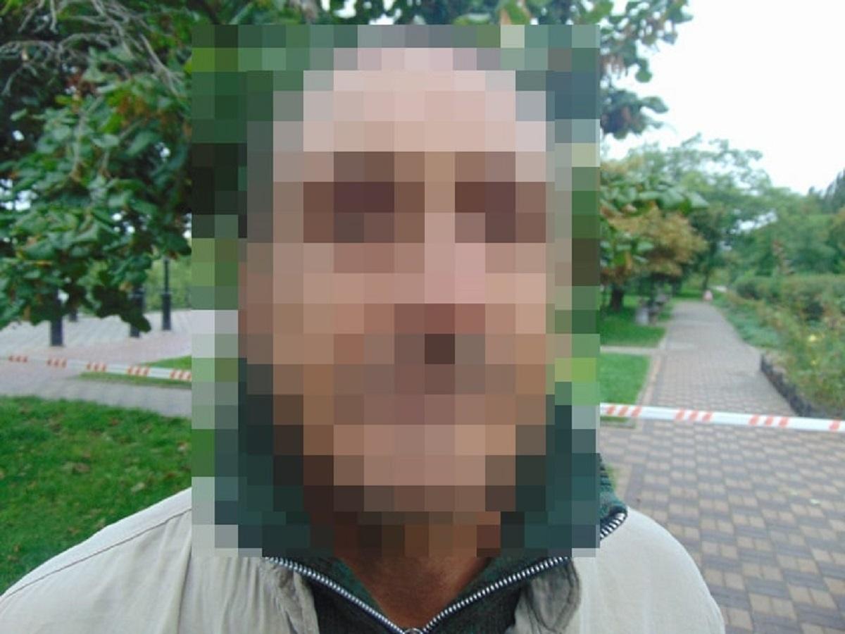 Затриманий з гранатою 48-річний місцевий житель раніше вже потрапляв до поля зору правоохоронців / фото facebook.com/UA.KyivPolice Затриманий з гранатою 48-річний місцевий житель раніше вже потрапляв до поля зору правоохоронців / фото facebook.com/UA.KyivPolice