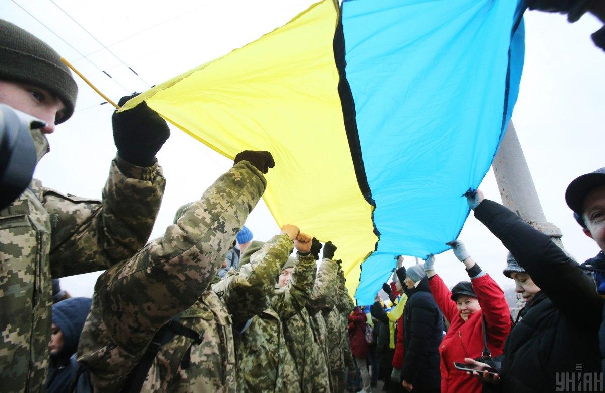 Соціологи з'ясували, яких позицій дотримуються українці відносно розв'язання конфліктів щодо Криму та Донбасу / УНІАН Соціологи з'ясували, яких позицій дотримуються українці відносно розв'язання конфліктів щодо Криму та Донбасу / УНІАН