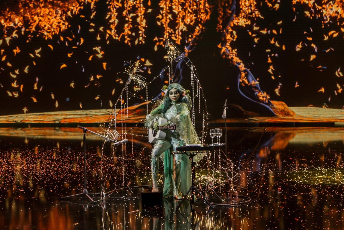 'Маскарад' на 1+1: фантастическая Мавка сыграет на бокалах с водой, а таинственная Кошка взлетит под потолок съемочной площадки 'Маскарад' на 1+1: фантастическая Мавка сыграет на бокалах с водой, а таинственная Кошка взлетит под потолок съемочной площадки