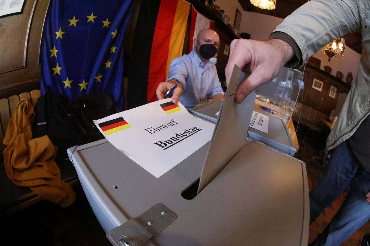 В Германии граждане выбирают членов парламента / Reuters В Германии граждане выбирают членов парламента / Reuters