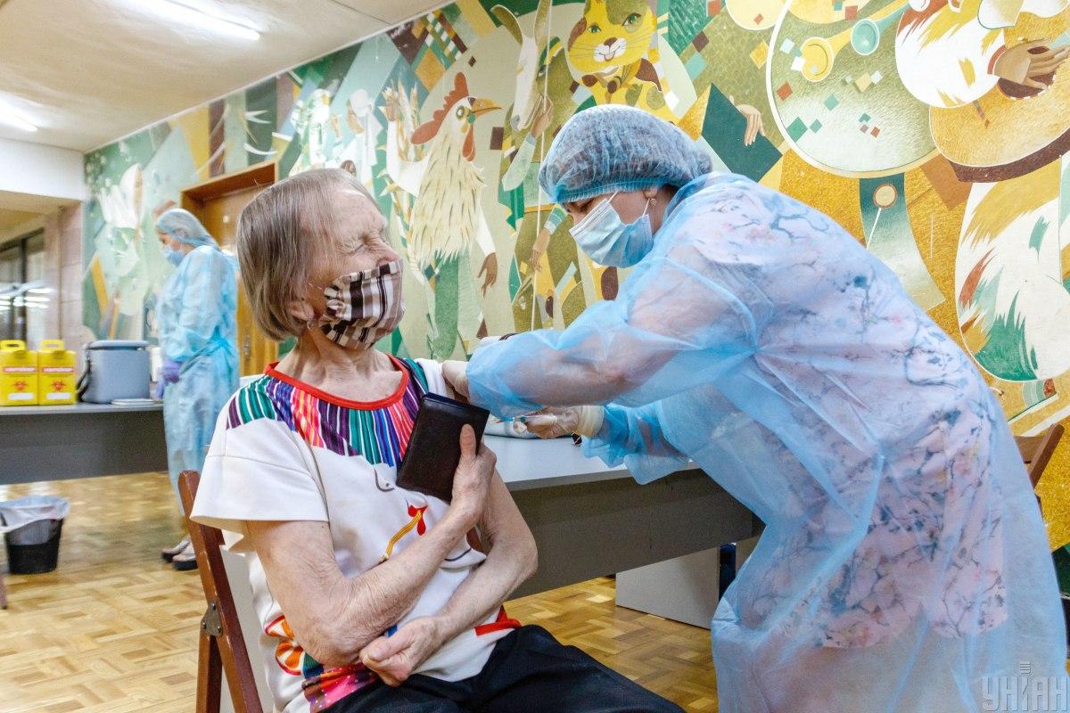 Закарпатские медики попались на афере с вакцинацией / фото УНИАН, Янош Немеш