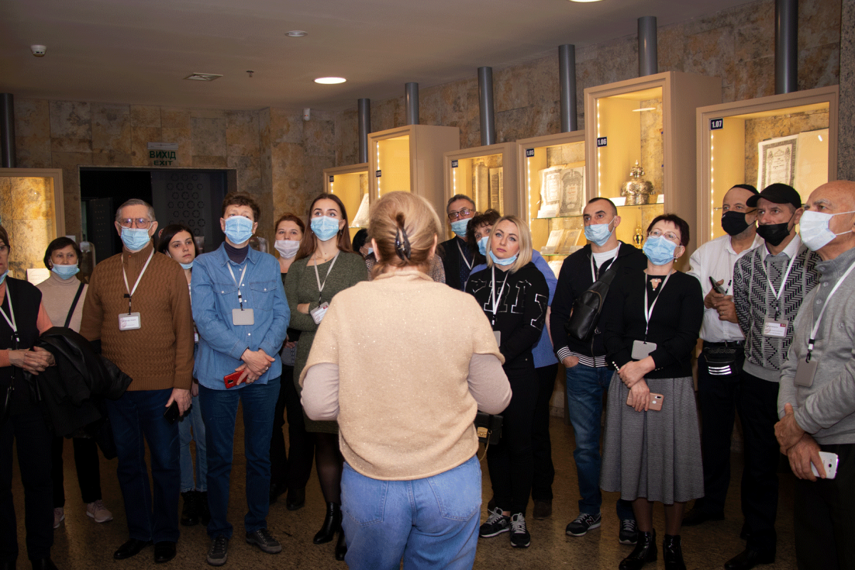 Делегати з'їзду слухають про свято Суккот Делегати з'їзду слухають про свято Суккот
