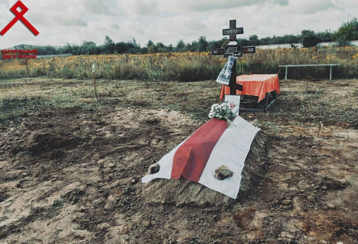 Загадкова смерть Шишова: через майже два місяці білоруського опозиціонера поховали (фото) Загадкова смерть Шишова: через майже два місяці білоруського опозиціонера поховали (фото)