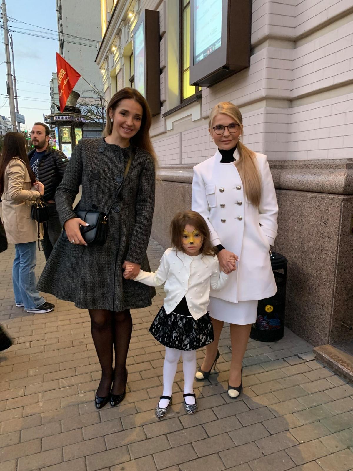 Тимошенко похвасталась стильным "луком" / фото facebook.com/YuliaTymoshenko