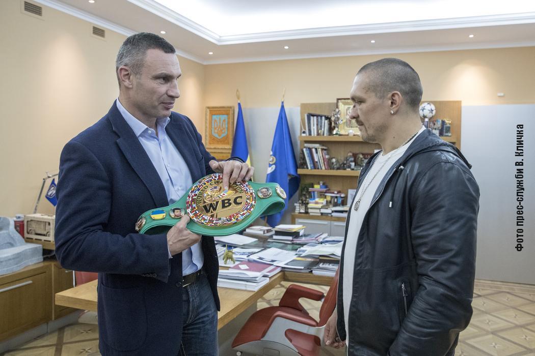 Кличко считает Усика одним из двух сильнейших боксеров в мире / фото КГГА