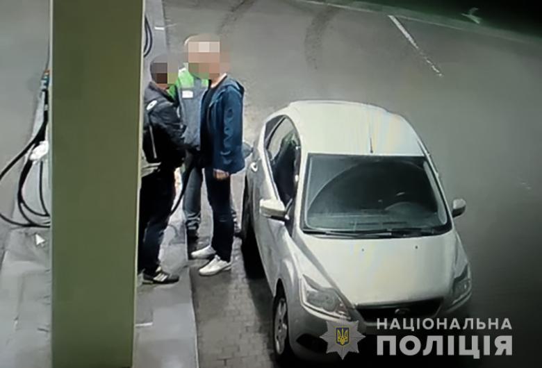 Підозрюваним виявився чоловік 1995 року народження / фото поліція Підозрюваним виявився чоловік 1995 року народження / фото поліція