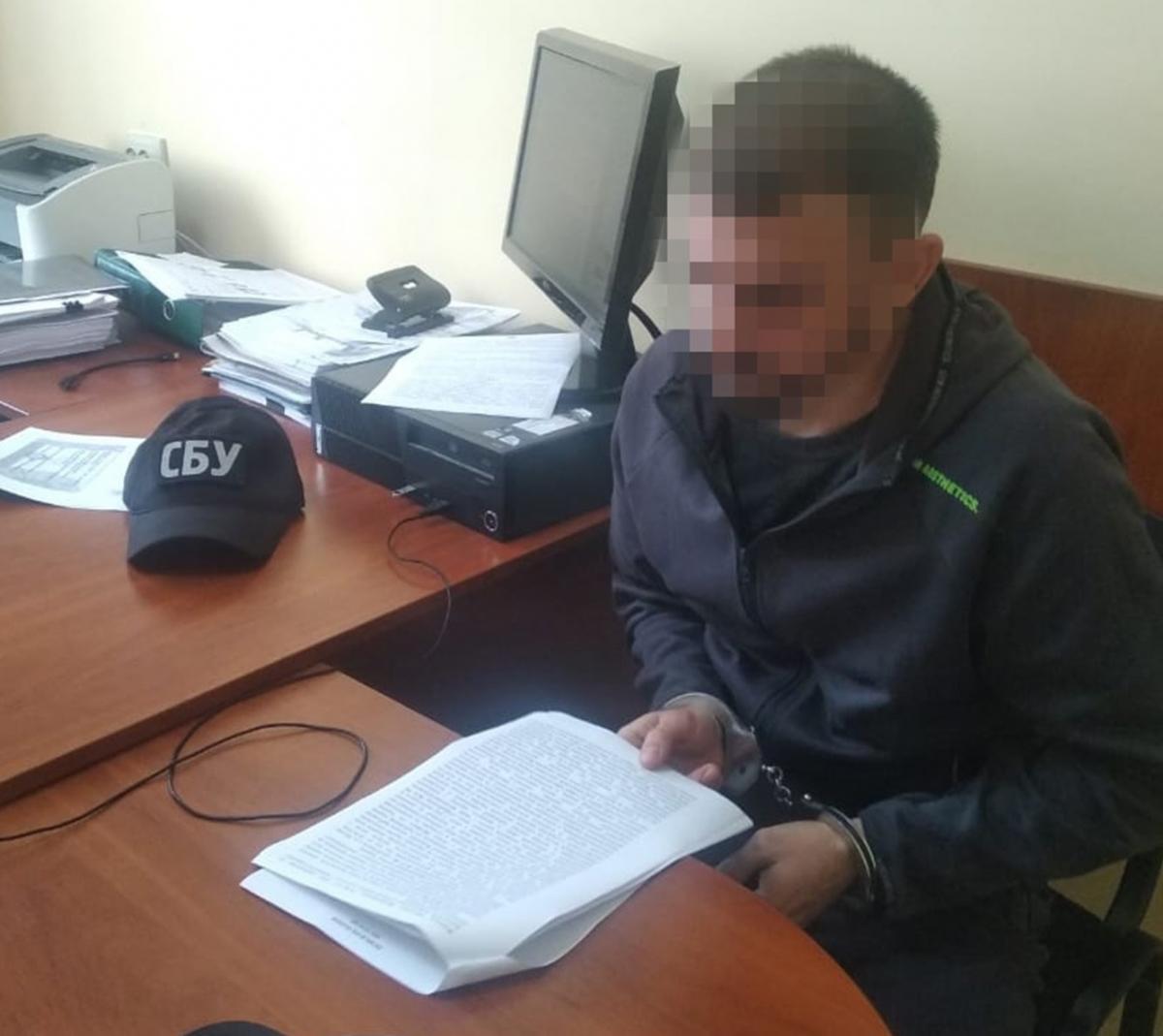 Подозреваемый скрытно переправил из РФ оружие для совершения преступления / ssu.gov.ua Подозреваемый скрытно переправил из РФ оружие для совершения преступления / ssu.gov.ua