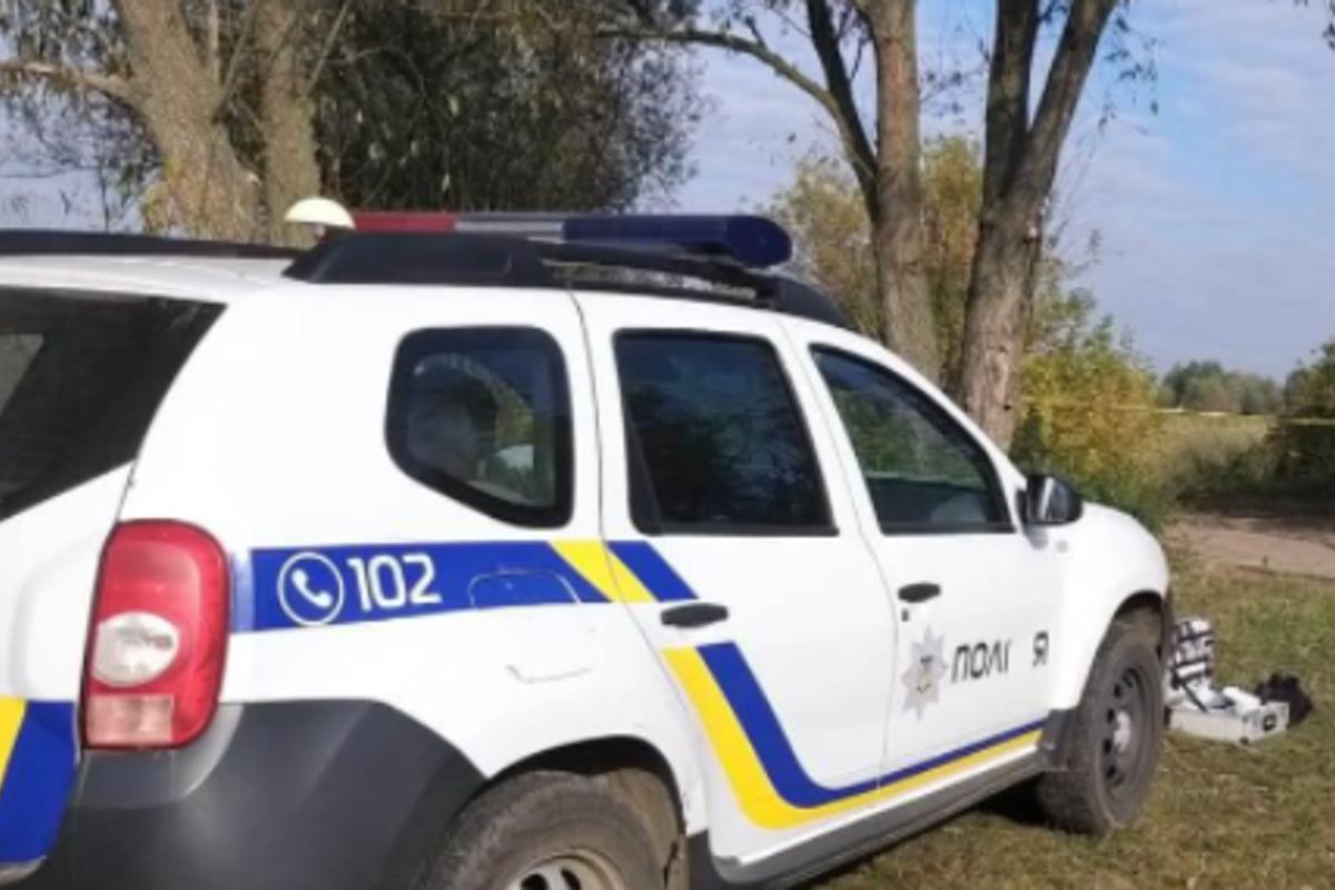 На Одещині знешкодили чоловіка, який стріляв з рушниці на вулиці села / фото od.npu.gov.ua На Одещині знешкодили чоловіка, який стріляв з рушниці на вулиці села / фото od.npu.gov.ua