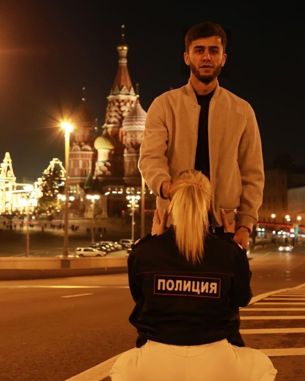 Блогер сымитировал оральный секс на Красной площади / фото t.me/tv360