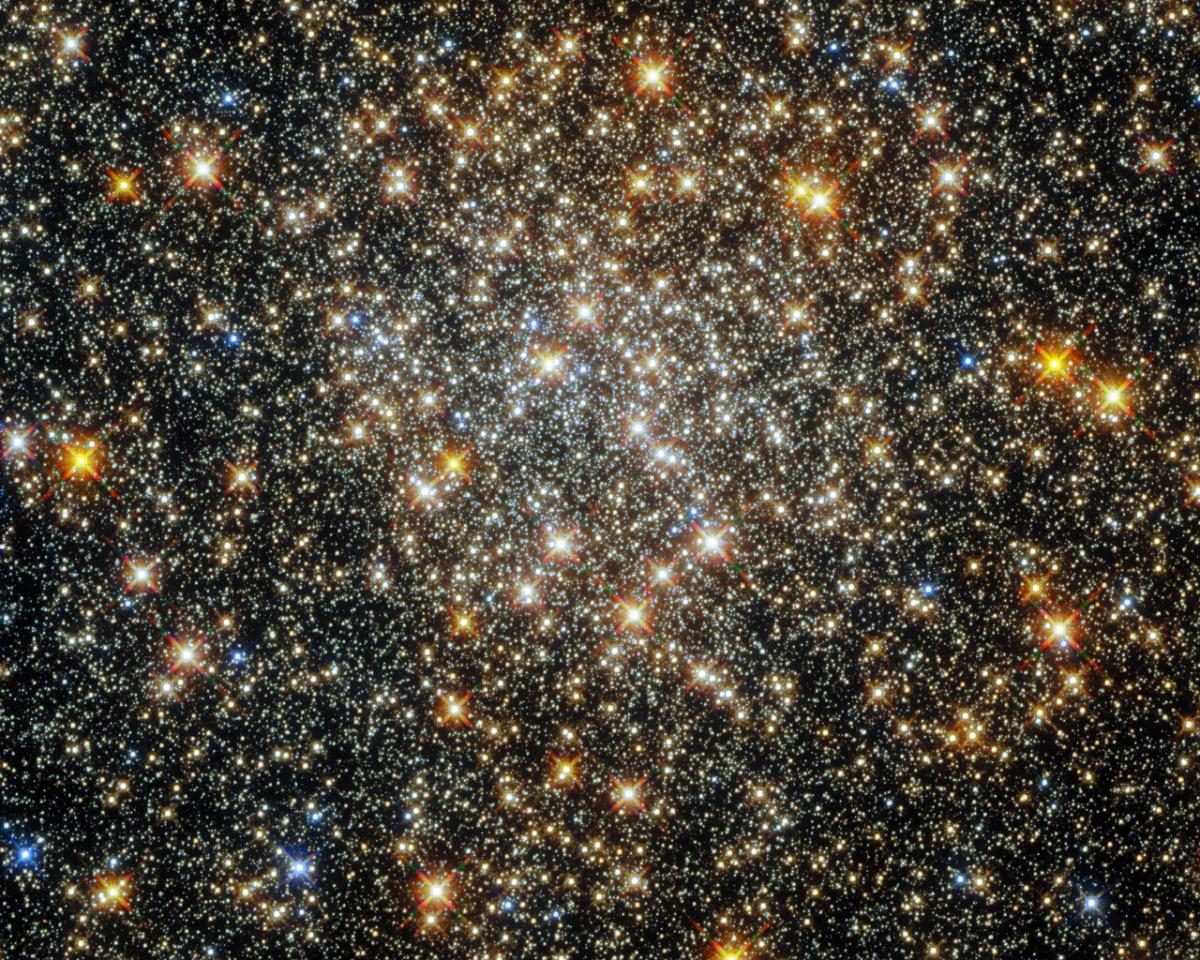 Телескоп Hubble зробив яскраве фото кулястого скупчення зірок