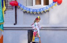В Україні цьогоріч до шкіл та університетів пішли понад 400 тисяч першокласників та 130 тисяч першокурсників (фоторепортаж, відео)