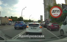 Вчинок двох київських водіїв обурив мережу: опубліковано відео