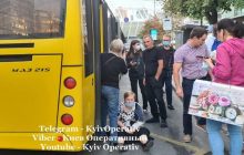 У Києві водій автобуса протягнув вулицею літню пасажирку (фото)