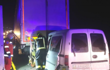 На Рівненщині авто з поліцейськими врізалося у вантажівку: загинула молоденька дільнична (фото, відео)