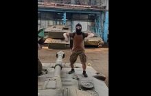 У Харкові блогери проникли на завод та станцювали на військовій техніці (відео)