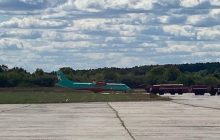 Літак із депутатами ОПЗЖ просився сісти у Полтаві, пасажирів не випустили