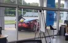 Парень угнал спорткар из-под носа продавца автосалона и попал на видео