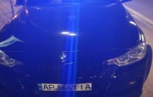 Налетів на трьох лежачих поліцейських та майже "втратив" колесо: у Києві копи ганялися за водієм на BMW (фото)