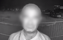 "Не узнаешь меня?": домофон не пускал домой пьяного россиянина, их "диалог" попал на видео