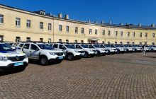 Поліцейські офіцери громади отримали нові службові автомобілі та рушниці (фото)