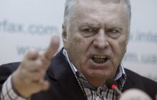 "Втратив" штани, критикуючи Путіна: Жириновський добряче осоромився в ефірі росТБ (відео)