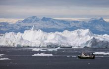 Крупнейший в мире айсберг начал дрейфовать впервые за тридцать лет