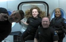 Історичні кадри: у SpaceX показали фото перших космічних туристів на борту Crew Dragon