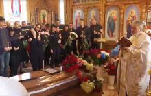 Сотни людей и море цветов: в Днепре попрощались с погибшей руководительницей пресс-центра ГСЧС (видео)