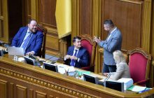 Разумков, Стефанчук и Арахамия устроили разборки в прямом эфире из-за закона об олигархах