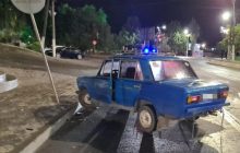 Наїзд на людей та спроба самосуду: у Мелітополі легковик "вискочив" на тротуар (фото, відео)
