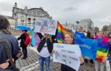 В Києві ЛГБТ-активісти вийшли на марш рівності, їх противники влаштували акцію протесту (фото, відео)