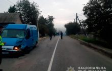 В Чернівецькій області мотоцикл протаранив мікроавтобус: загинули двоє юнаків (фото)