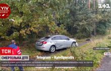 В Киеве легковушка в результате ДТП вылетела на обочину и насмерть сбила девушку (фото, видео)