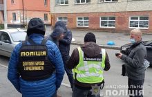 У Хмельницькому затримали вчителя, який торгував наркотиками: "працював" прямо в школі (фото)