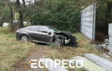 Жінка протаранила на Toyota паркан державної резиденції у Конча-Заспі – ЗМІ (фото)