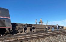В США поезд сошел с рельсов: есть погибшие и десятки пострадавших (фото, видео)