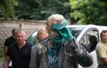 Комаровский предложил сажать на три года за обливание зеленкой