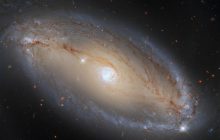 Сложнее, чем кажется: Hubble сделал фото огромного "глаза" в созвездии Весы