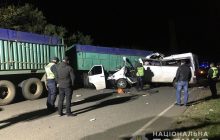 Бус влетів у КАМАЗ: на Миколаївщині сталася моторошна ДТП – багато загиблих та поранених (фото)