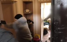 У Мінську айтішник відкрив вогонь по силовиках, що увірвалися в його квартиру (відео)