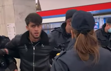 "Оральний секс з поліцейською" на Красній площі: блогер вибачився за перформанс (відео)