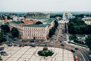 У Києві на час війни заборонили їздити без глушника та продавати феєрверки