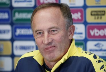 Тренер сборной Украины Петраков делает дома коктейли Молотова