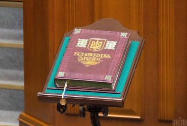 День Конституции Украины 2024: у кого будет дополнительный выходной