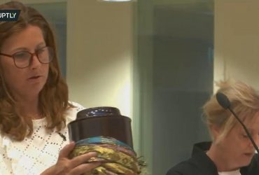 На суд о крушении MH17 на Донбассе принесли останки жертв