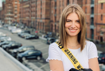 30-летняя звезда сериала Папик стала заслуженной артисткой Украины