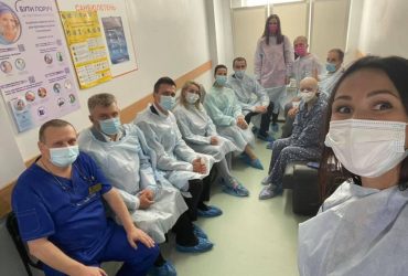 В Україні вперше трансплантували кістковий мозок дорослому від неродинного донора (відео)